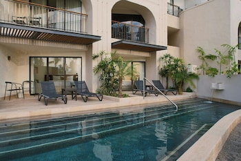 Room, 2 Double Beds, Pool View