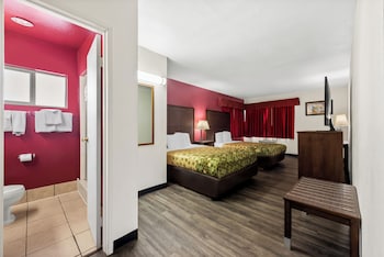 Deluxe Room, 2 Queen Beds, Non Smoking