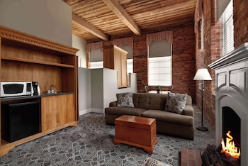 Deluxe Studio, 1 King Bed, Non Smoking