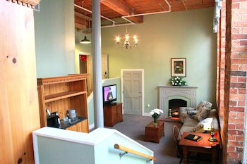Superior Studio, 1 Queen Bed, Non Smoking
