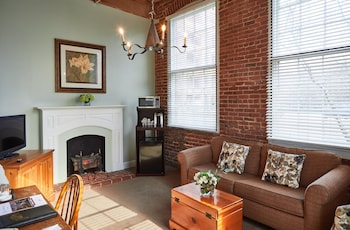 Studio Suite, 1 King Bed, Non Smoking, Kitchenette