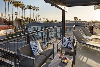 Suite, 1 King Bed (Newly Remodeled)