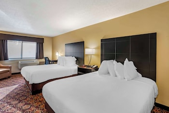 Standard Room, 2 Queen Beds, Accessible, Bathtub