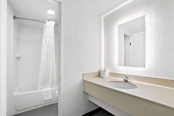 Deluxe Room, 1 King Bed, Non Smoking