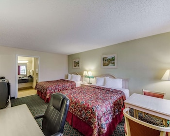Standard Room, 2 Queen Beds, Smoking