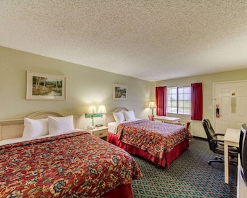 Standard Room, 2 Queen Beds, Smoking