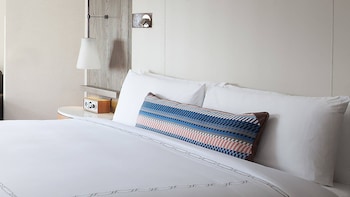 Room, 1 King Bed, Resort View