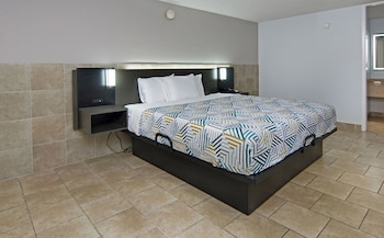 Standard Room, 1 King Bed, Accessible, Non Smoking