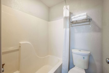 Room, 1 Queen Bed, Accessible, Non Smoking (Bathtub w/ Grab Bars)