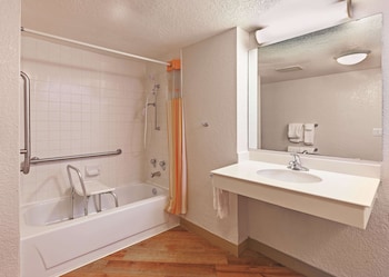 Room, 1 King Bed, Accessible, Non Smoking (Mobility, Bathtub with Grab Bars)