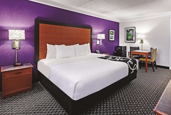 Room, 1 King Bed, Accessible, Non Smoking (Mobility, Bathtub with Grab Bars)