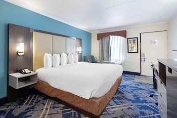 Standard Room, 1 King Bed, Accessible, Refrigerator