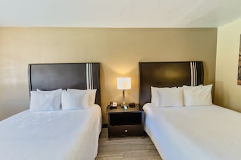 Standard Quadruple Room, 2 Queen Beds, Accessible, Non Smoking