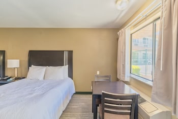 Deluxe Quadruple Room, 2 Queen Beds, Non Smoking