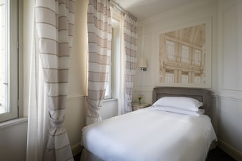 Single Room, Courtyard View
