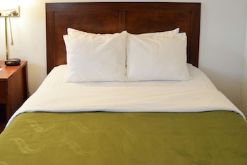 Room, 2 Queen Beds, Non Smoking, Ground Floor