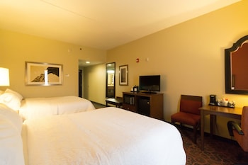 Room, 2 Queen Beds, Accessible, Non Smoking (Roll-in Shower)