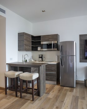 Business Suite, 2 Queen Beds, Non Smoking