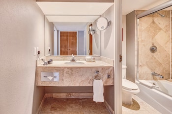Master Suite, 3 bedrooms, Plus