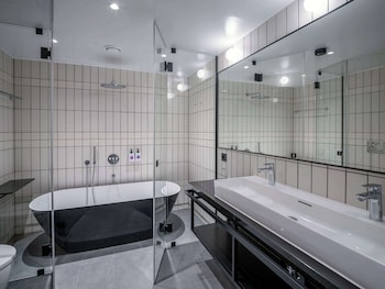 Suite, 1 King Bed, Non Smoking