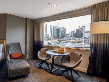 Executive Room, 1 Queen Bed (Darling Harbour Facing)
