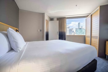 Executive Suite, 1 Double Bed (Darling Harbour Facing)