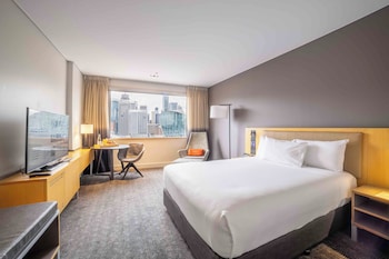 Executive Room, 1 Queen Bed (Darling Harbour Facing)