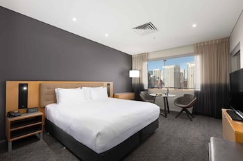 Executive Room, 1 Queen Bed (Darling Harbour Facing)