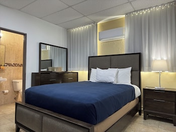 Standard Room, 1 Queen Bed