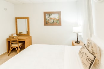 Standard Room, 1 Queen Bed