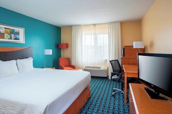 Room, 1 King Bed, Hearing Accessible (Roll-in Shower)