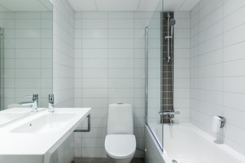 Twin Room (Compact)