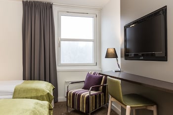 Twin Room (Compact)