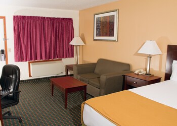 Basic Single Room, 1 King Bed, Non Smoking