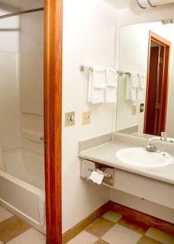 Basic Single Room, 1 King Bed, Non Smoking