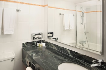 Twin Hilton Guest Room