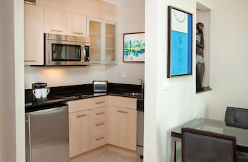 Premium Suite, 2 Bedroom, 1 King and 2 Queen Beds, City View