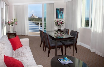 Suite, 1 King Bed (Panoramic Intracoastal View)