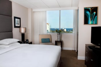 Suite, 1 King Bed (Panoramic Intracoastal View)