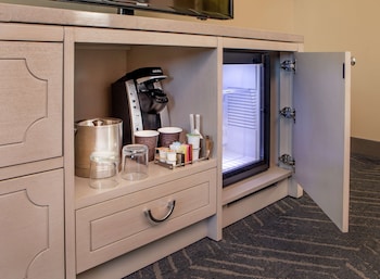 Junior Suite, 1 King Bed, City View