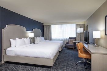 Room, 2 Queen Beds, Accessible (Roll-In Shower)