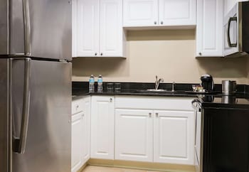 Suite, 1 King Bed, Kitchen (Roll-In Shower)