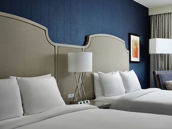 Room, 2 Queen Beds, Accessible (Mobility & Hearing, Roll-in Shower)