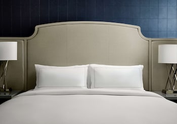 Room, 1 King Bed, Accessible (Roll-In Shower)