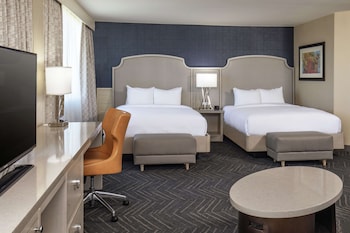 Room, 2 Queen Beds, Accessible (Mobility & Hearing, Roll-in Shower)