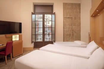 Superior Twin Room (With Rollaway Bed)