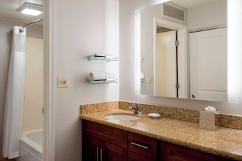 Suite, 2 Bedrooms (Mobility Accessible, Tub)