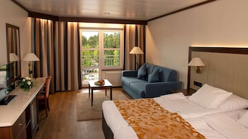Deluxe Twin Room with Balcony