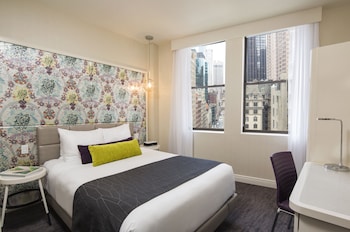 Room, 1 Queen Bed (Bronze)
