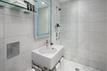 Room, 1 King Bed (Silver)